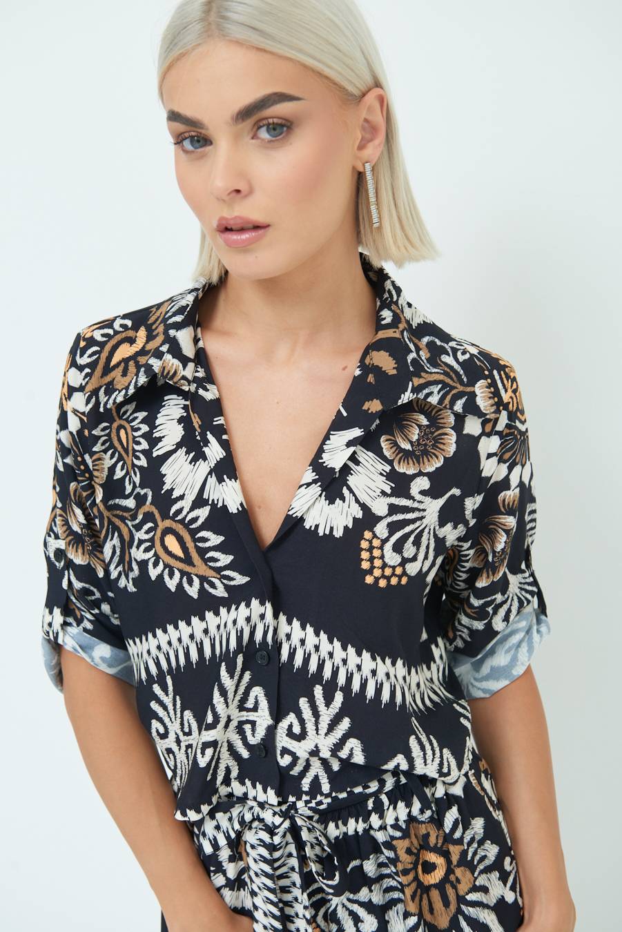 Kikisix CAMICIA CROP BALZA NERO 2025