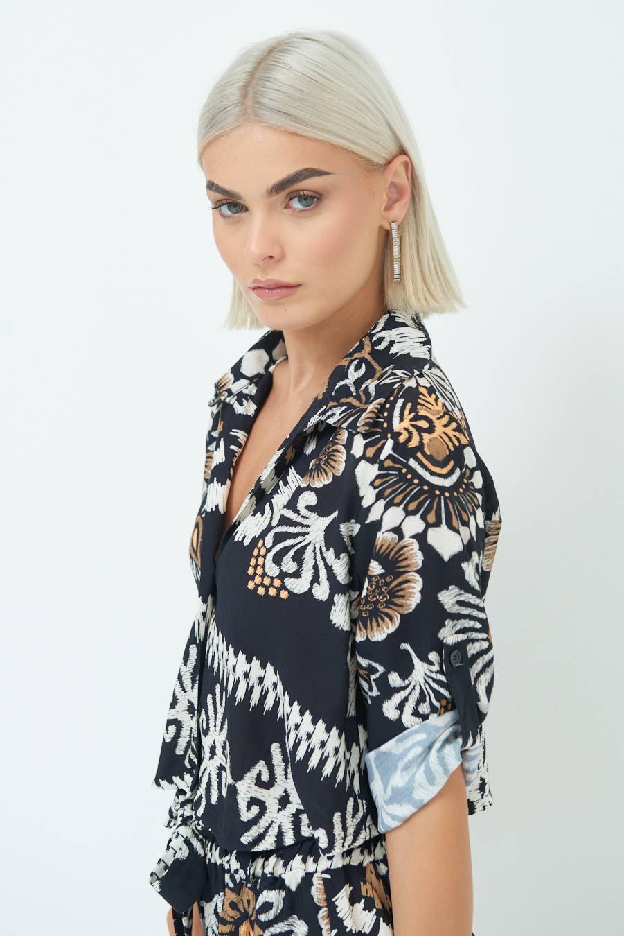 Kikisix CAMICIA CROP BALZA NERO 2025