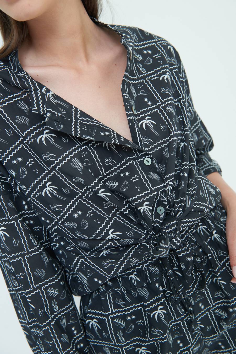 Kikisix CAMICIA CON NODO STAMPA PALME NERO Qualità