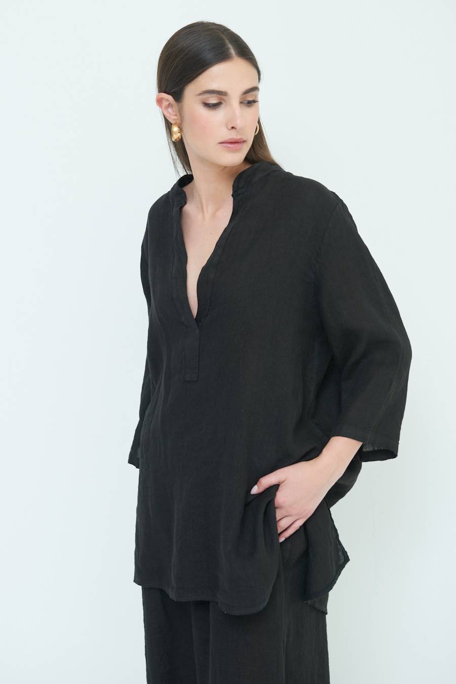 Kikisix CAMICIA COLLO COREANA OVERSIZE CON SPACCHI NERO Negozi Online