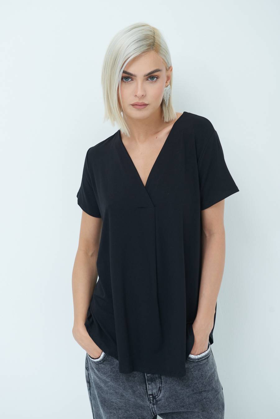 Kikisix MAGLIA VISCOSA MANICA CORTA NERO Outlet