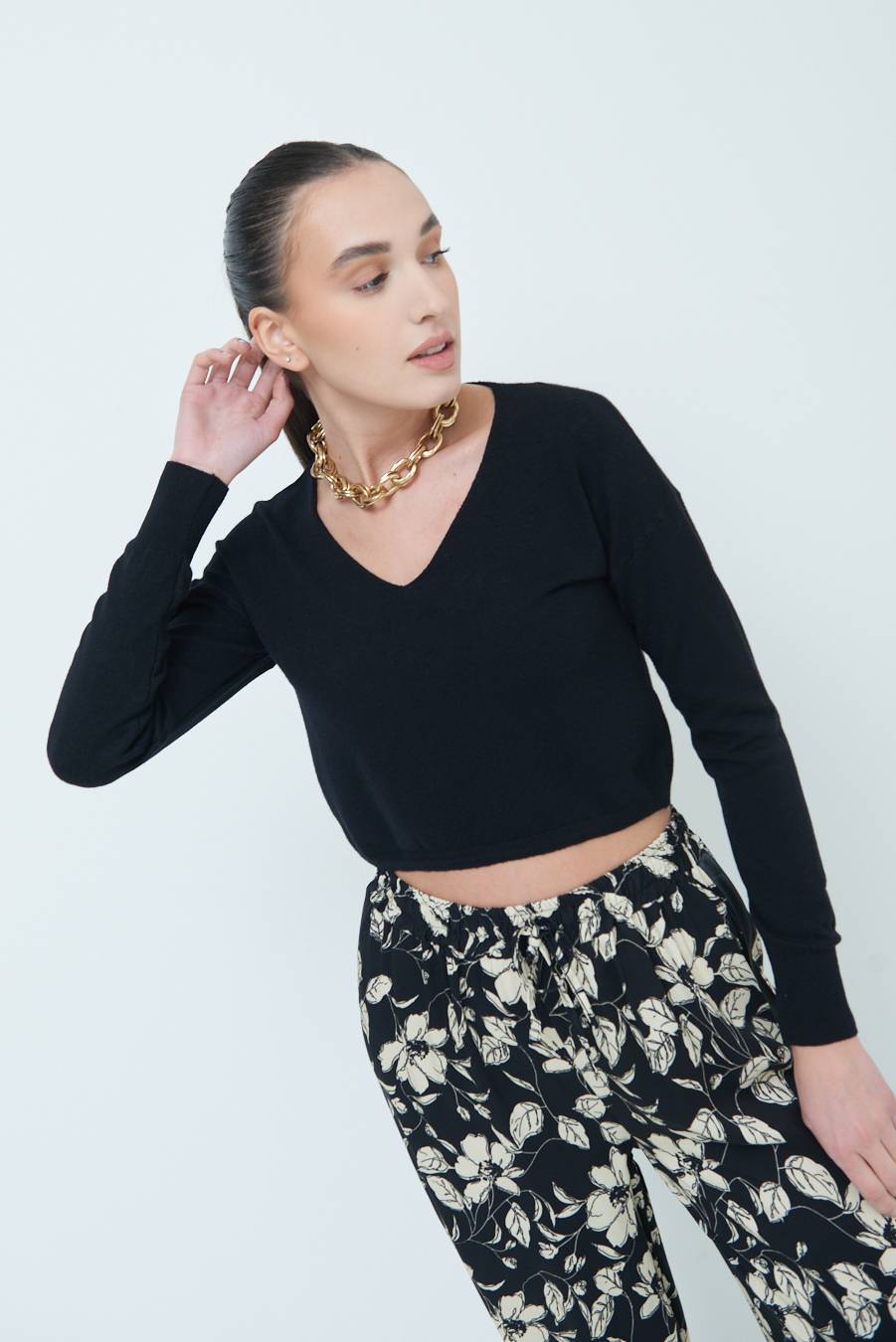 Kikisix MAGLIA SCOLLO V CORTA NERO Vendita Calda