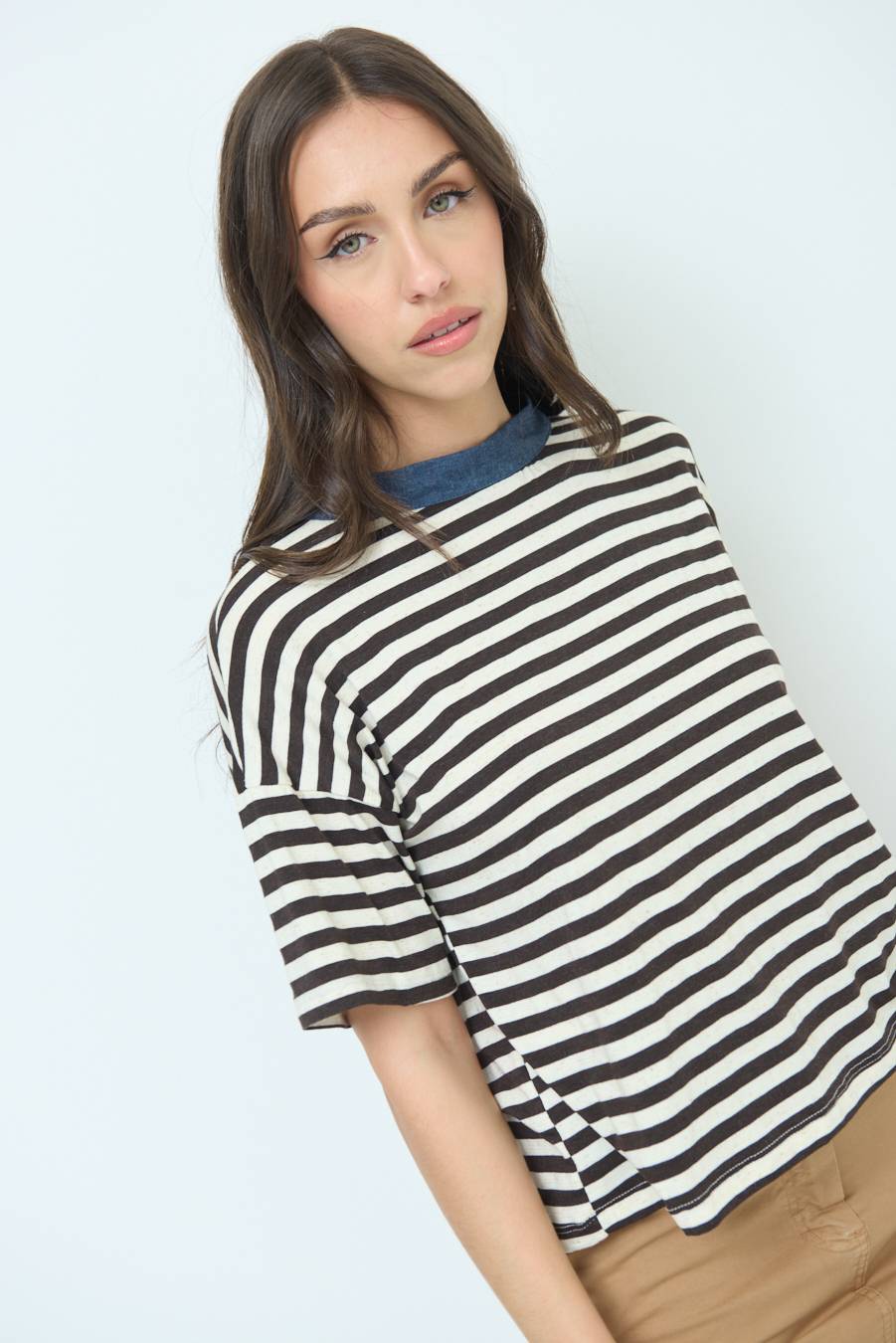 Kikisix T-SHIRT OVER RIGA CON FIOCCHI VISCOSA/LINO MORO Offerte