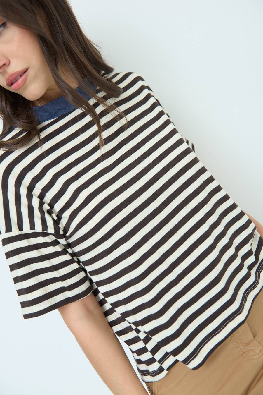 Kikisix T-SHIRT OVER RIGA CON FIOCCHI VISCOSA/LINO MORO Offerte