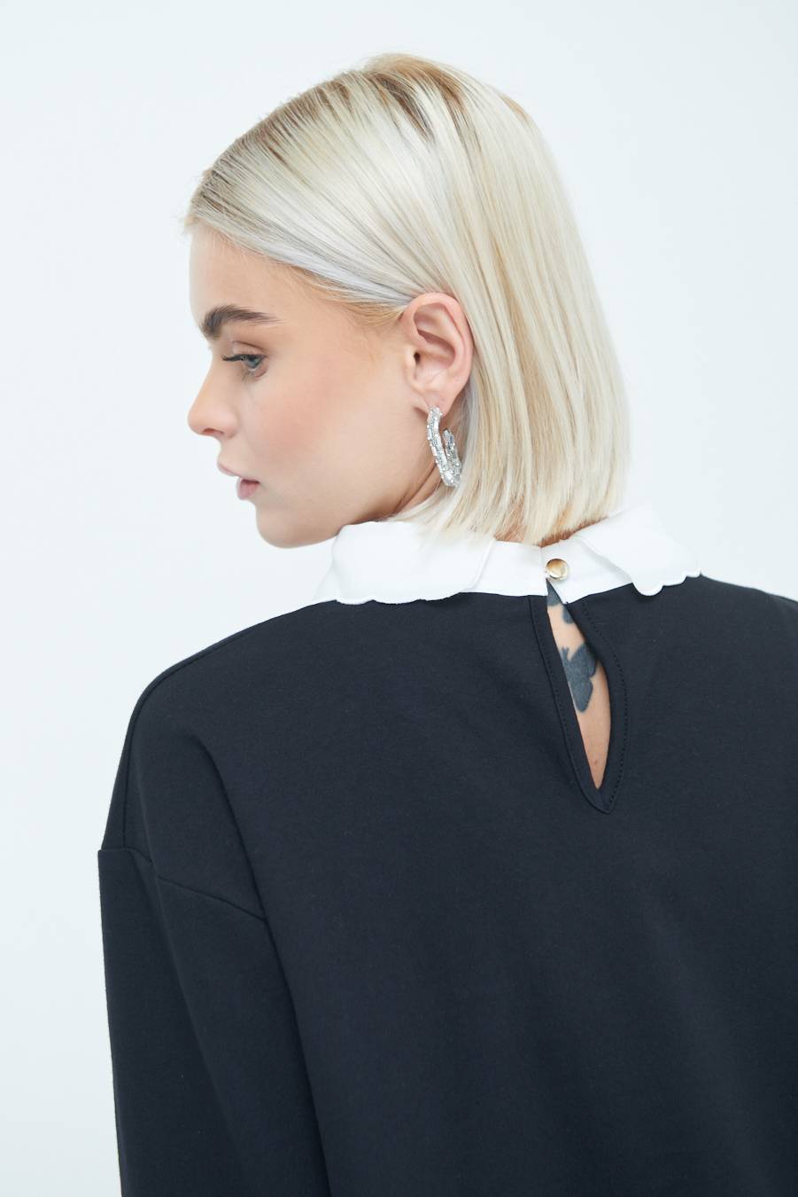 Kikisix FELPA CON COLLETTO CON STRASS NERO Negozio