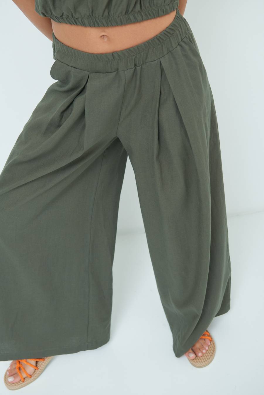 Kikisix PANTA PALAZZO CON PINCE VERDE MILITARE 2025