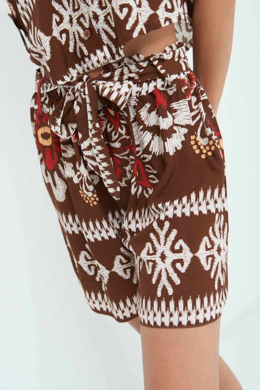 Kikisix SHORTS CON CINTURA STAMPA BALZA MORO Sottocosto