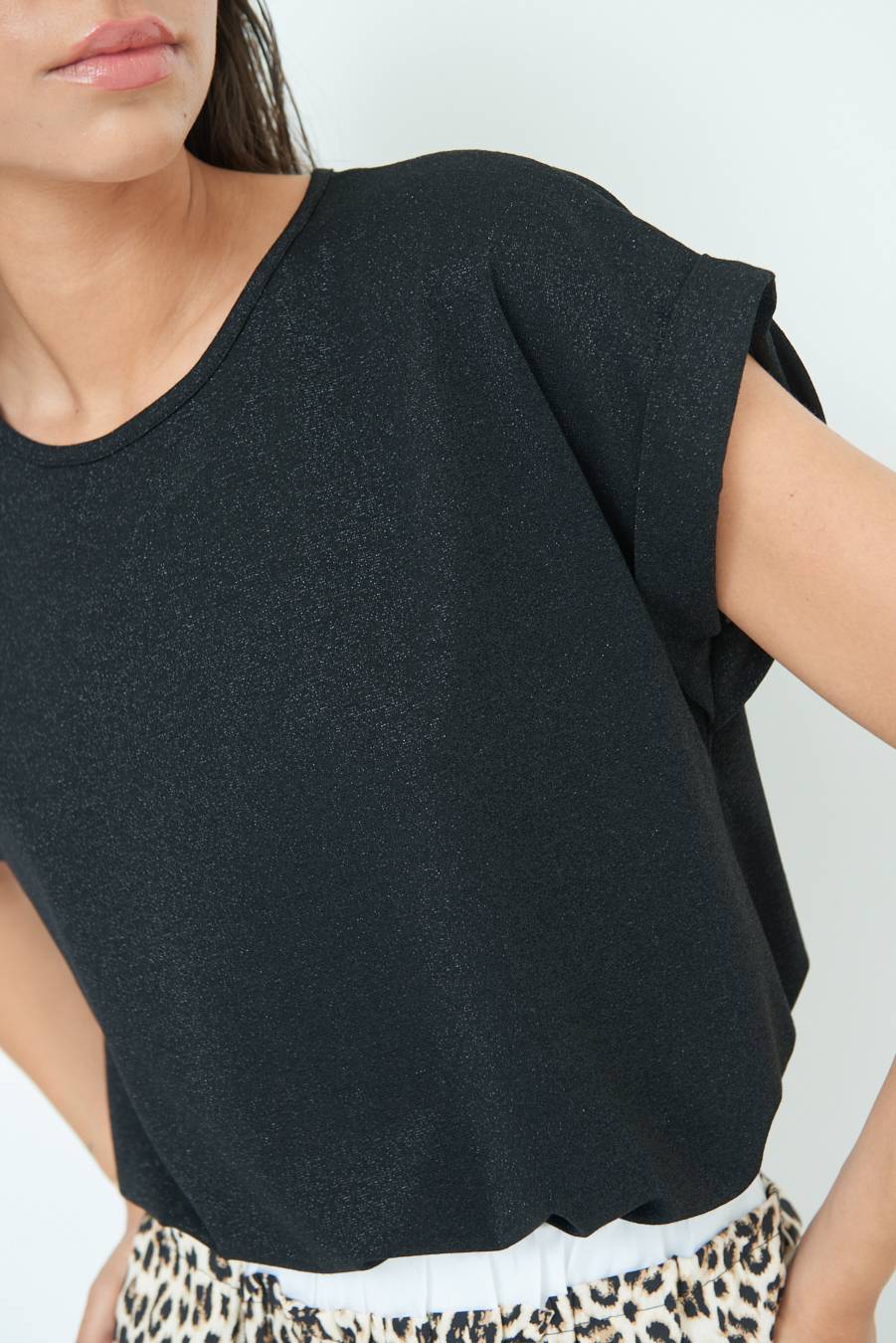 Kikisix T-SHIRT OVER CON RISVOLTO LUREX NERO Comprare a buon mercato