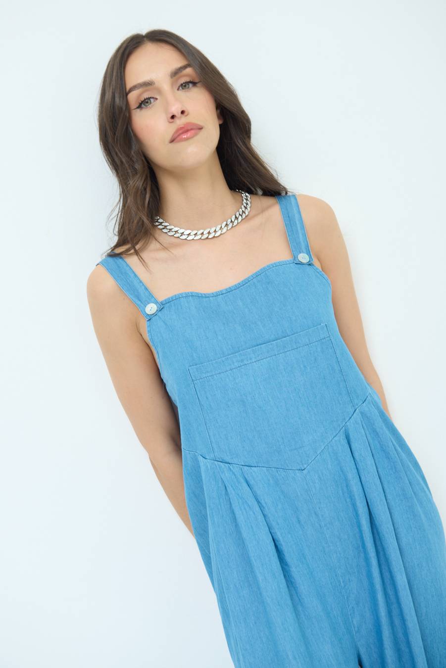 Kikisix SALOPETTE TASCA DAVANTI CHAMBRAY BLU MEDIO 50% di sconto con spedizione gratuita