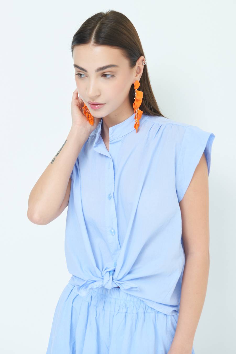 Kikisix CAMICIA SMANICATA CON NODO AZZURRO Fornitura limitata
