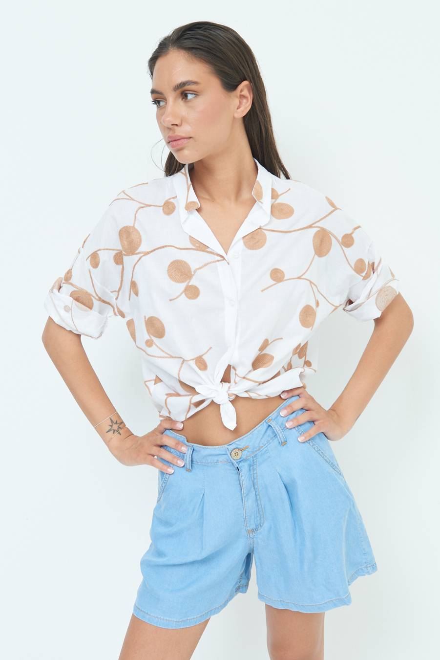 Kikisix CAMICIA NODO RICAMO CERCHIO BIANCO Offerta natalizia