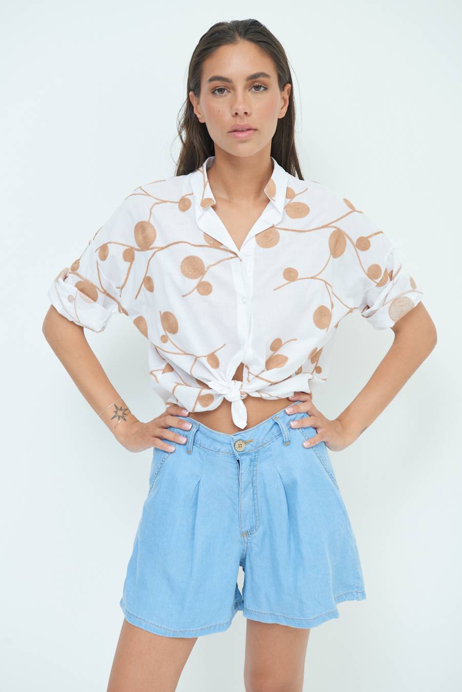 Kikisix CAMICIA NODO RICAMO CERCHIO BIANCO Offerta natalizia