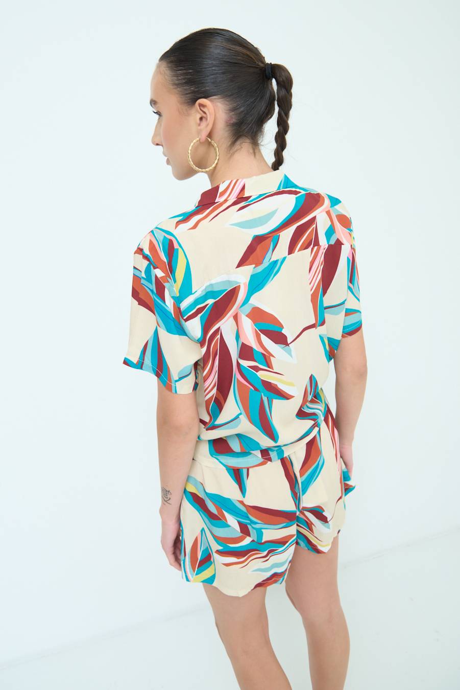 Kikisix CAMICIA ANNODATA STAMPATA A FOGLIE COLORATE ACQUA Offerta Giorno del Papà