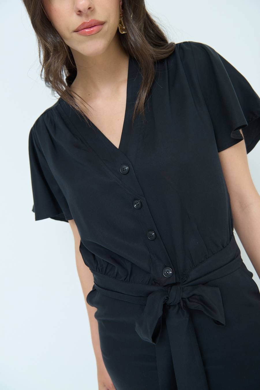 Kikisix CAMICIA SCOLLO AMPIO NERO Offerta migliore
