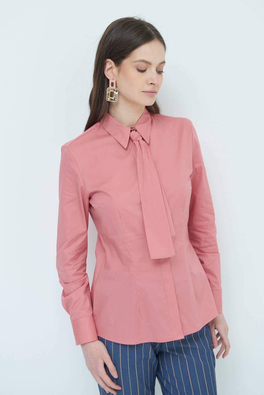 Kikisix CAMICIA CON CRAVATTA IN TINTA CIPRIA Super Saving Price