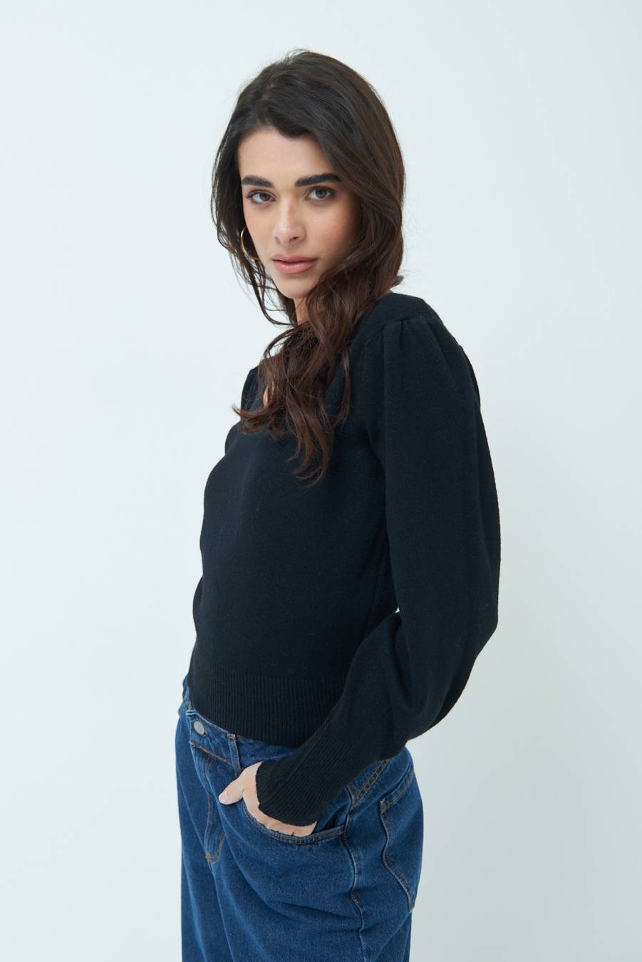 Kikisix MAGLIA SCOLLO V CON MANICA INCRESPATA NERO Offerta speciale della fabbrica