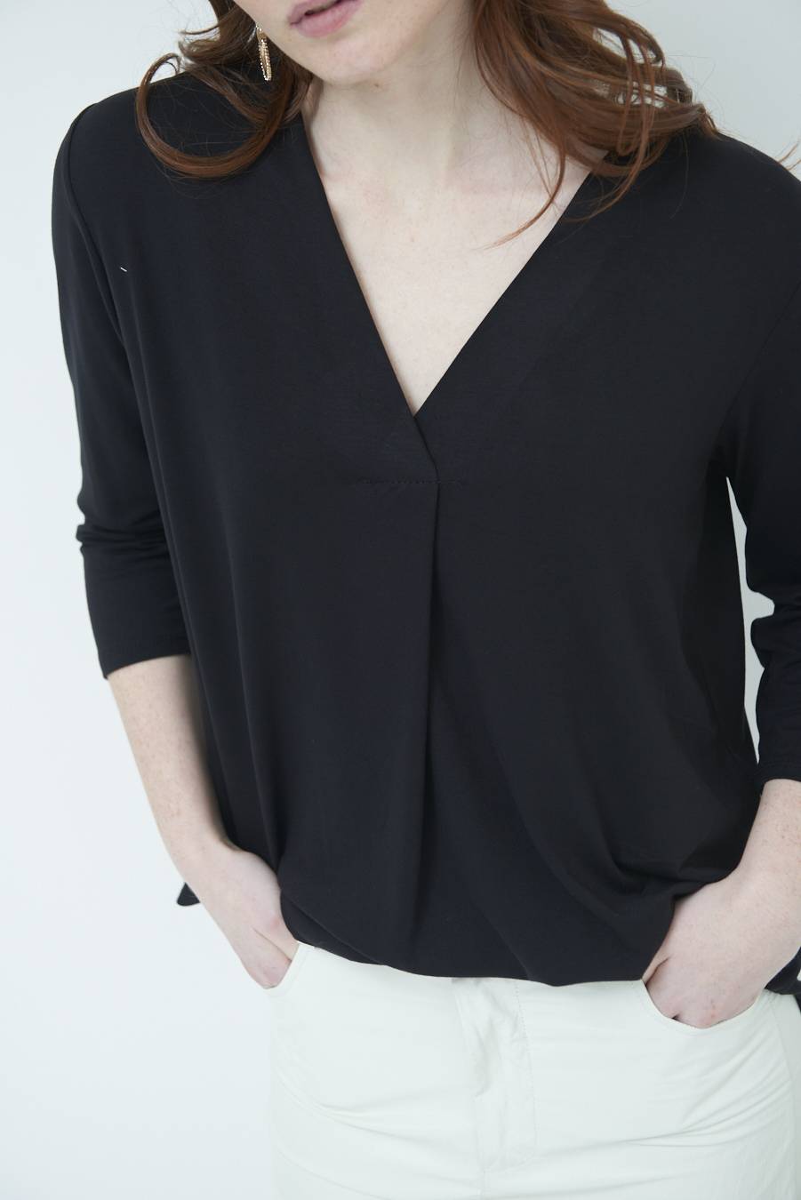 Kikisix MAGLIA V PIEG. DAVANTI NERO 50% di sconto con spedizione gratuita