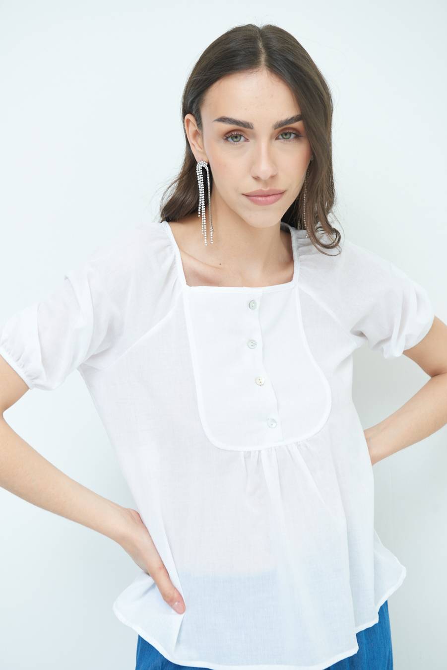 Kikisix CAMICIA CON BOTTONCINI DAV. COTONE BIANCO Limitato a 3 giorni