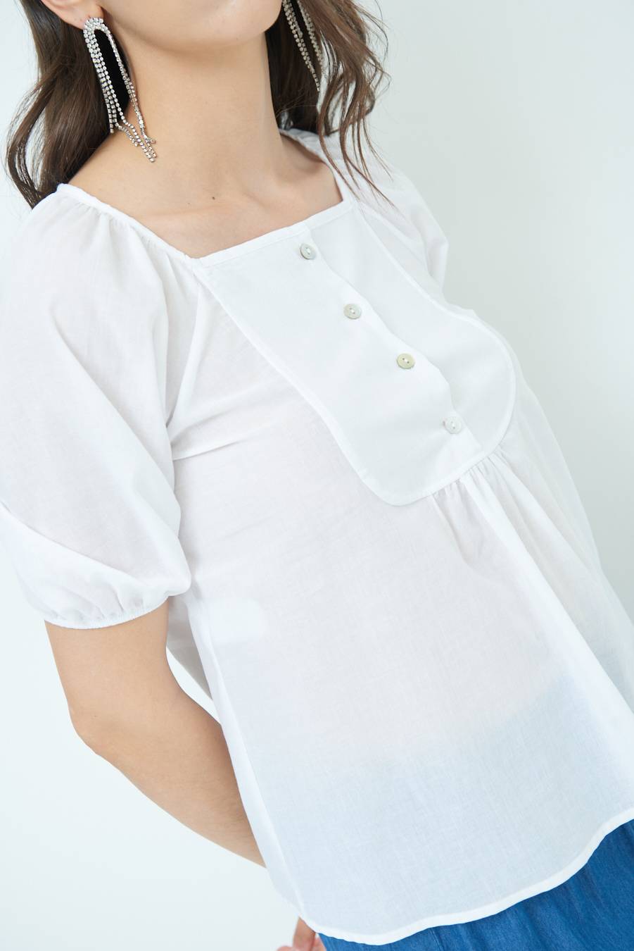 Kikisix CAMICIA CON BOTTONCINI DAV. COTONE BIANCO Limitato a 3 giorni