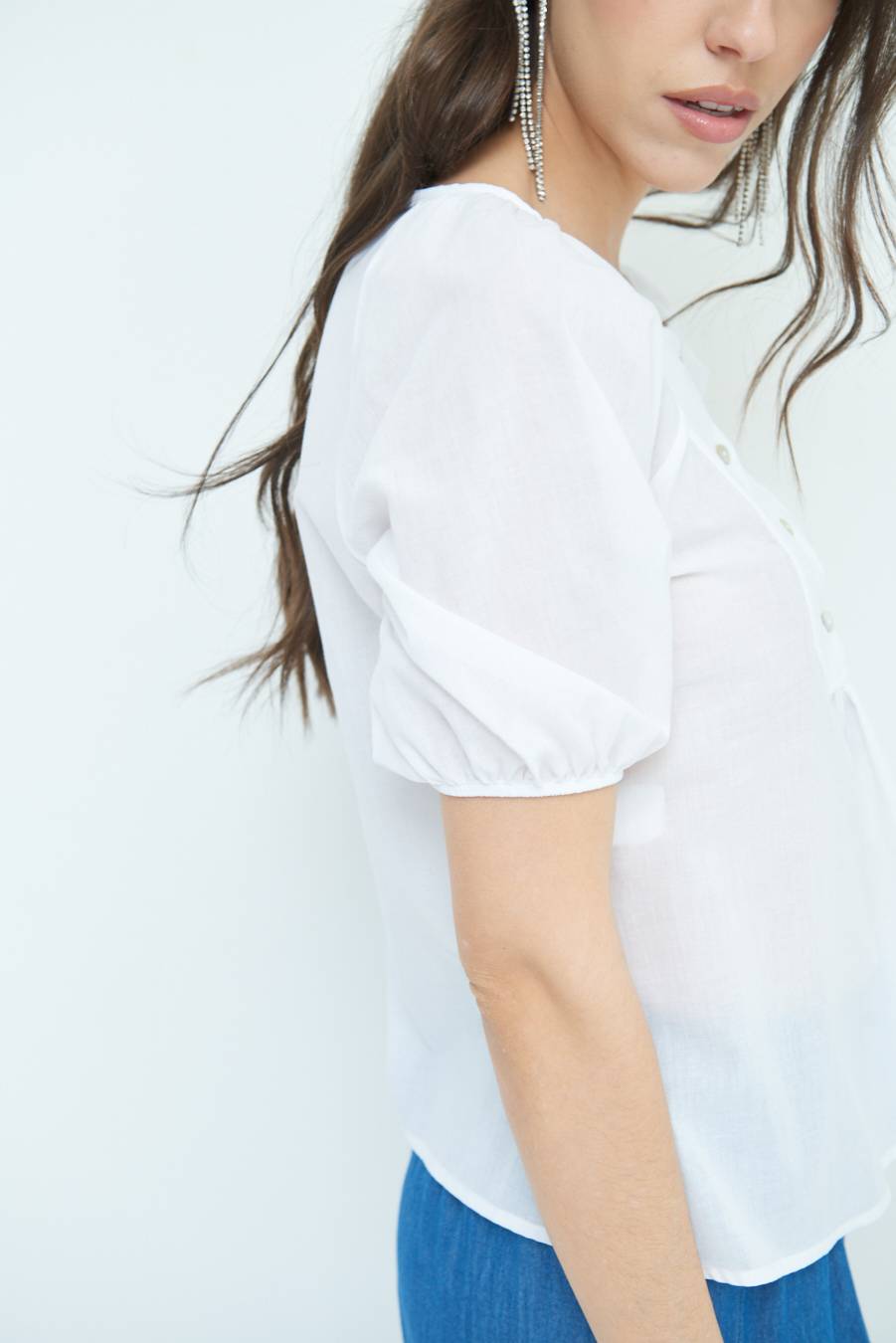 Kikisix CAMICIA CON BOTTONCINI DAV. COTONE BIANCO Limitato a 3 giorni