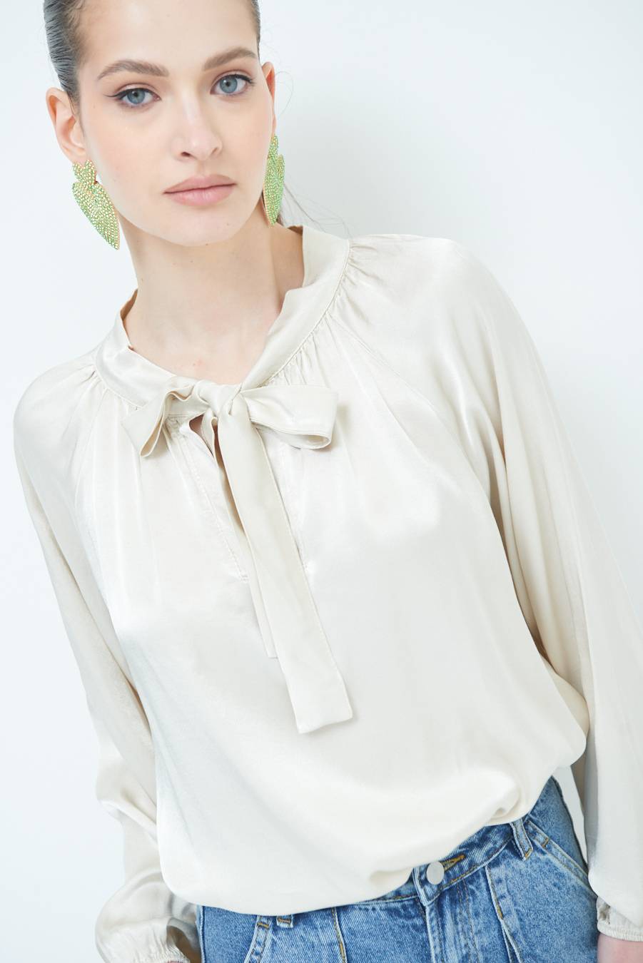 Kikisix CASACCA RASO VISCOSA FIOCCO/CRAVATTA BEIGE 50% di sconto per tempo limitato