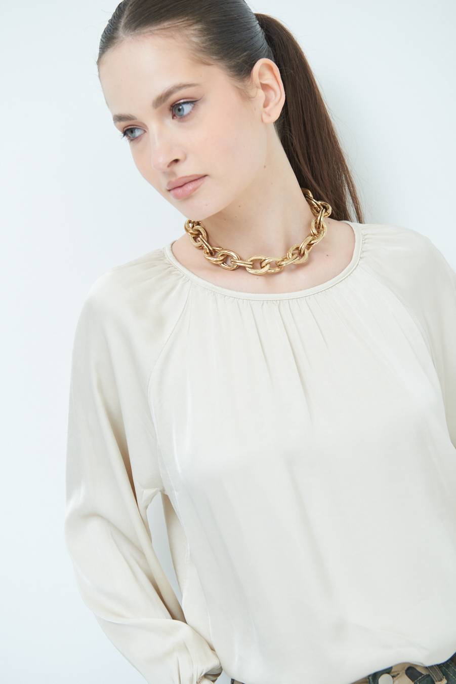 Kikisix CASACCA RASO VISCOSA INCRESPATA COLLO BEIGE In Linea