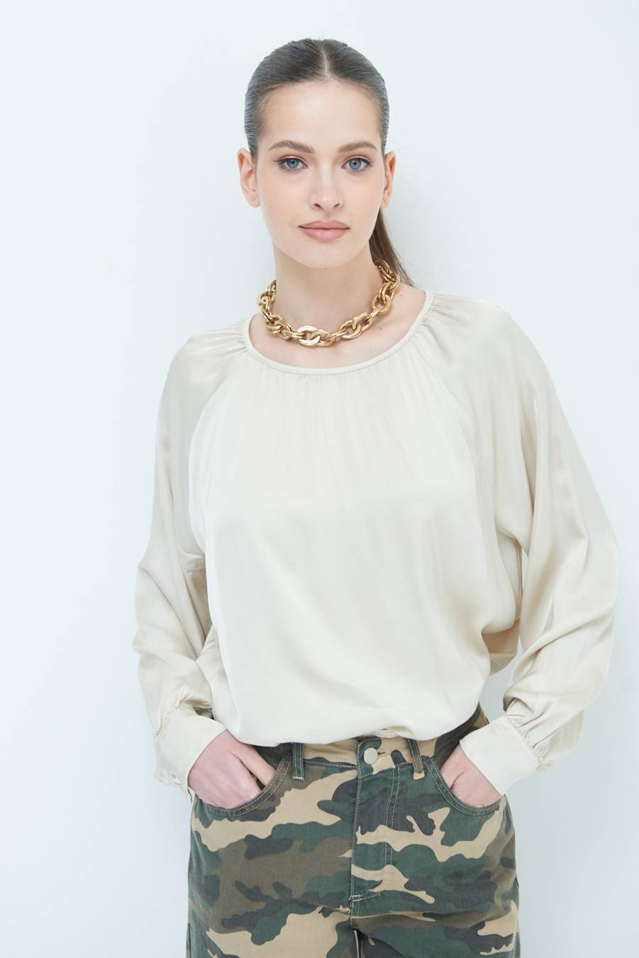 Kikisix CASACCA RASO VISCOSA INCRESPATA COLLO BEIGE In Linea