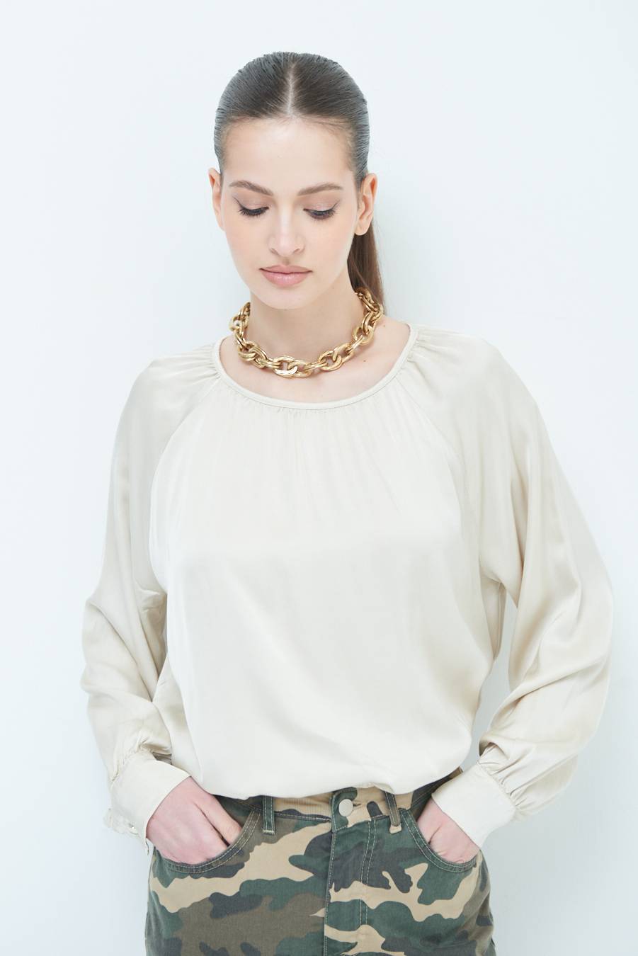 Kikisix CASACCA RASO VISCOSA INCRESPATA COLLO BEIGE In Linea