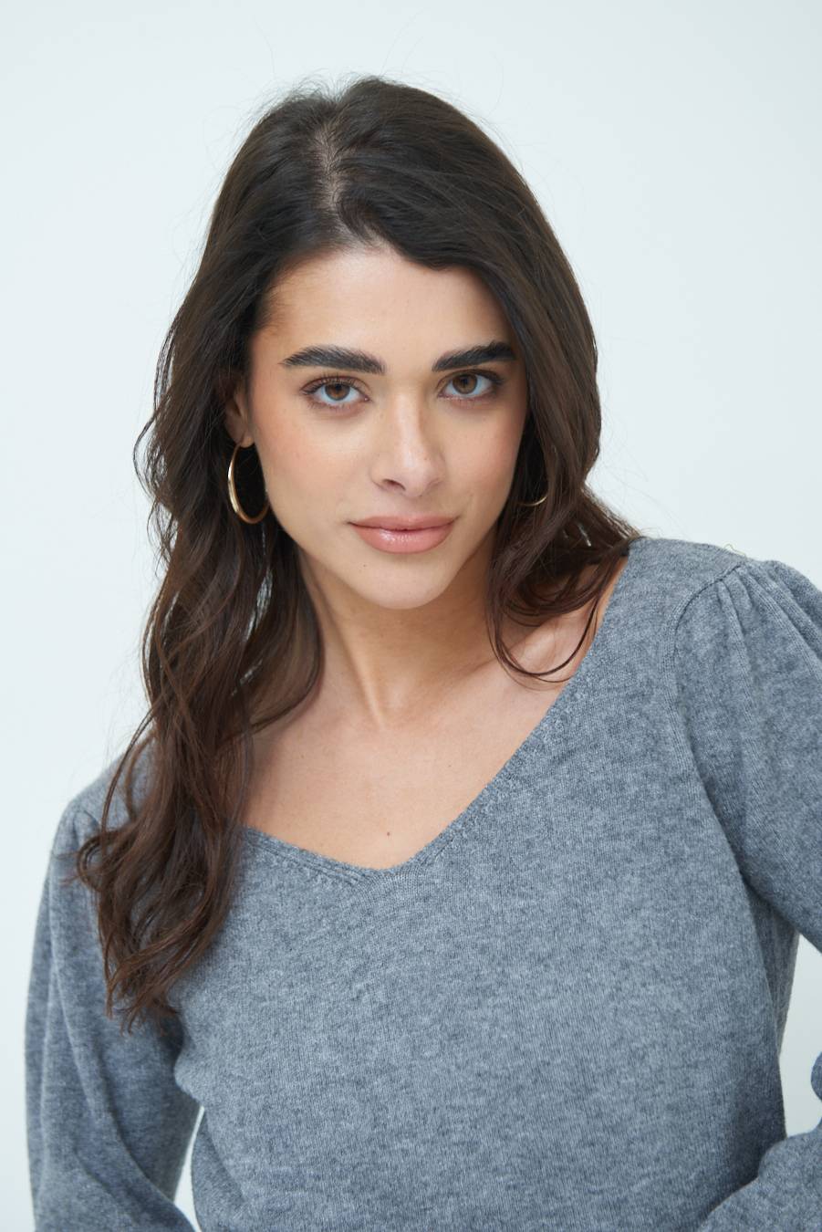 Kikisix MAGLIA SCOLLO V CON MANICA INCRESPATA GRIGIO Prezzo di fabbrica