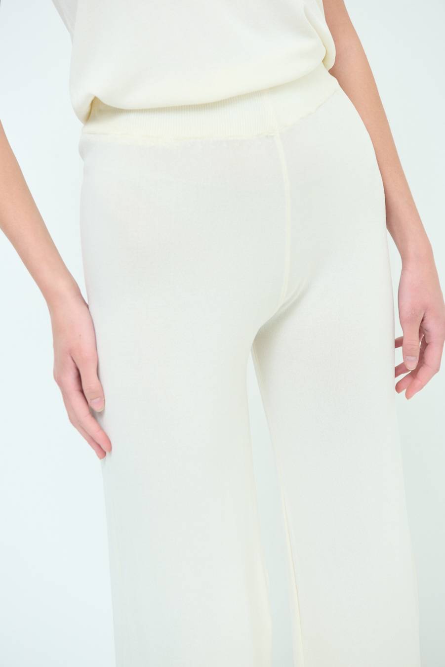 Kikisix PANTALONE PALAZZO MAGLIERIA BURRO Latest fashion