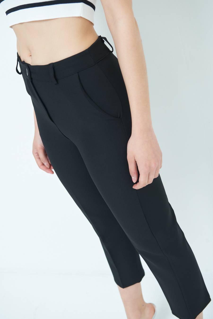 Kikisix PANTALONE SIGARETTA NERO Offerte speciali
