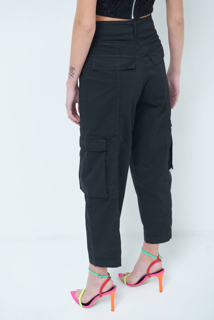 Kikisix PANTALONE TASCONI NERO Ultimi tre giorni