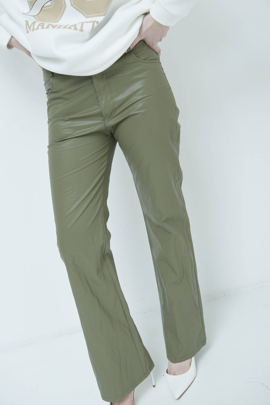 Kikisix PANTALONE ECOPELLE STROPICCIATA VERDE MILITARE Trasporto libero internazionale