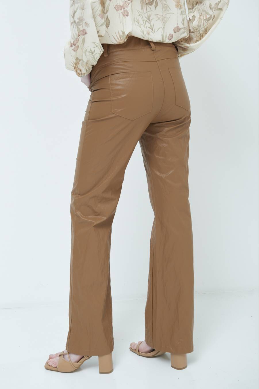 Kikisix PANTALONE ECOPELLE STROPICCIATA BEIGE Limitato a 3 giorni
