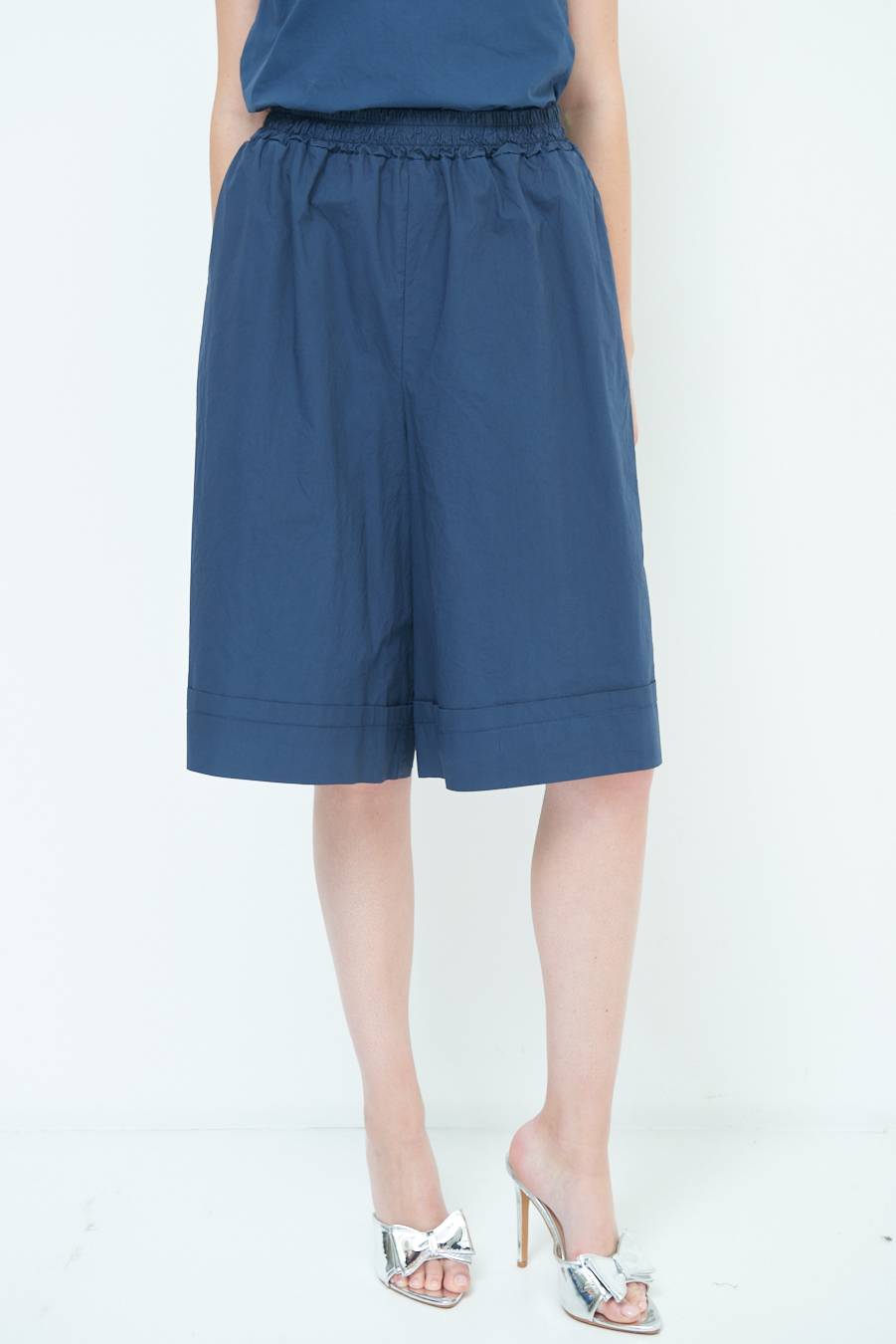 Kikisix PANTALONE CROP CON RISVOLTO BLU Black Friday Prezzi