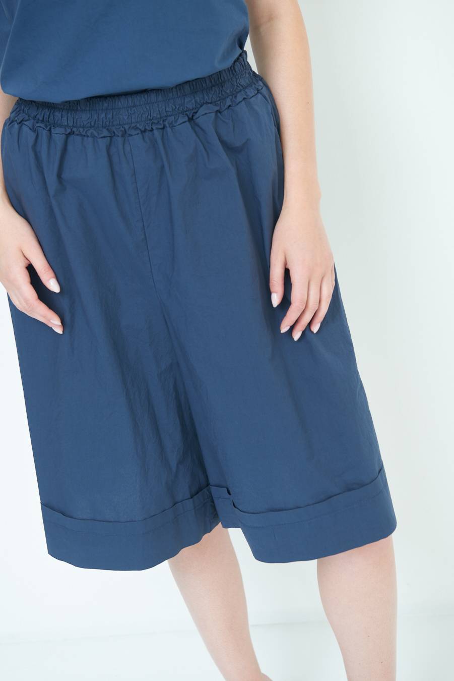 Kikisix PANTALONE CROP CON RISVOLTO BLU Black Friday Prezzi