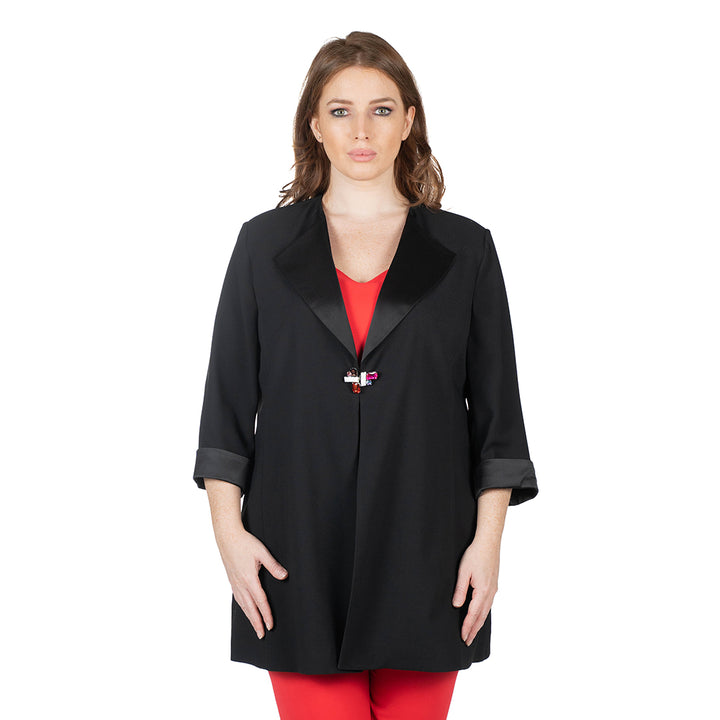 Oltre Tempo Giacca lunga con collo e polsi in raso 2025