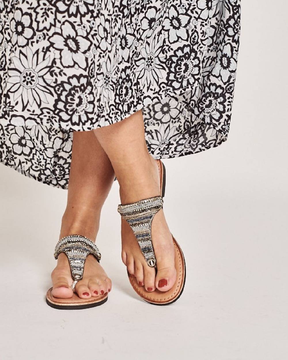 Ordi.to Accessori CRETA - infradito con perline multicolore In Vendita
