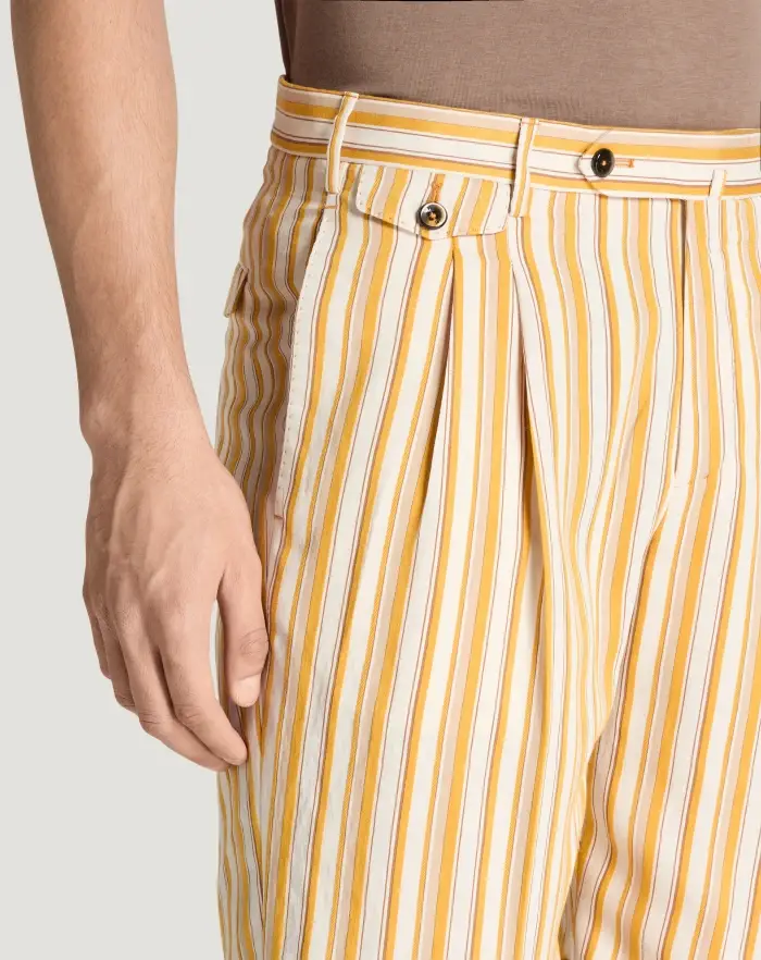 Pantaloni Torino Bermuda in viscosa fluida a righe Acquista Ora