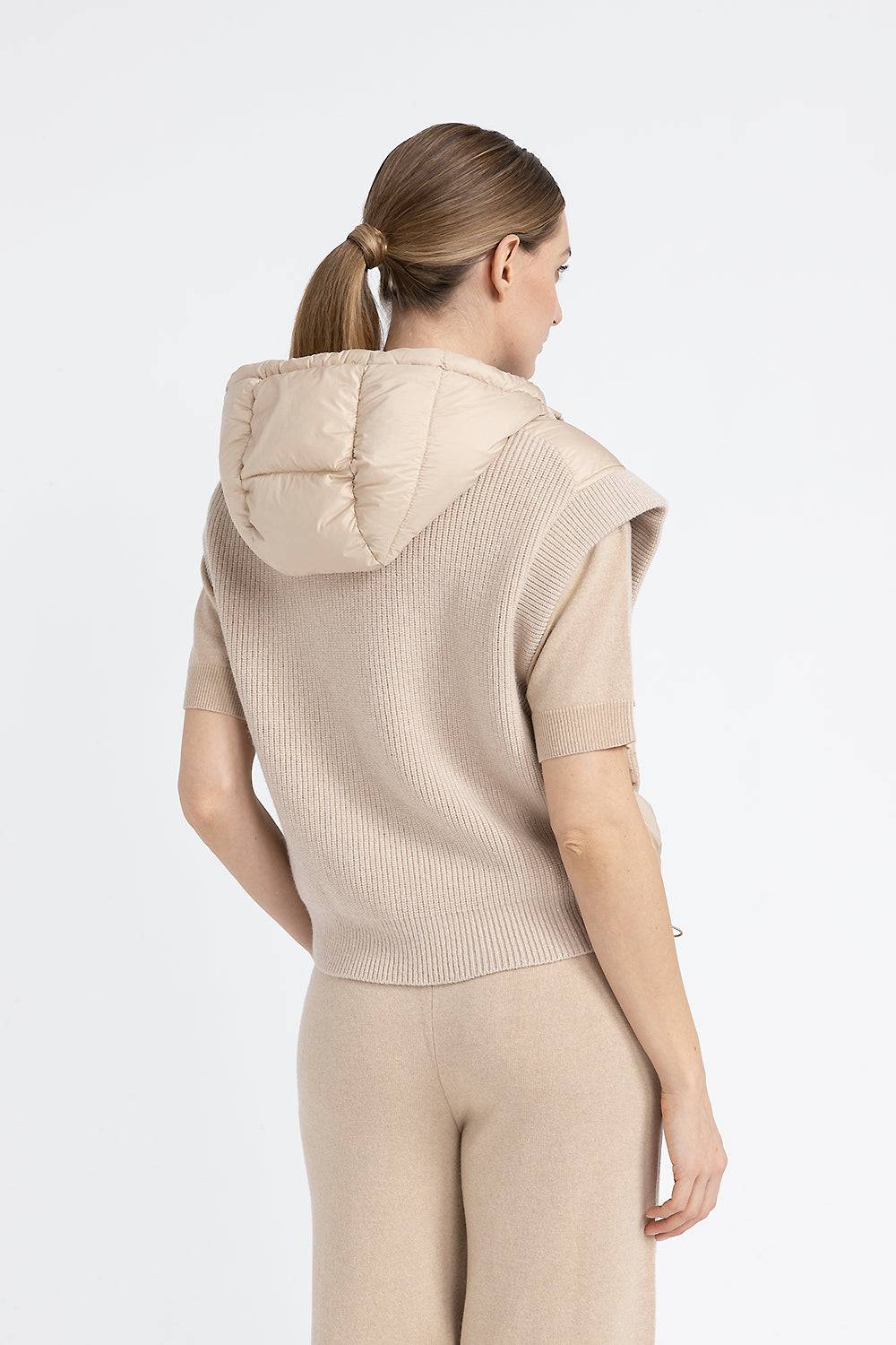 Peserico Gilet in piuma con cappuccio in lana e microfibra Offerta temporanea