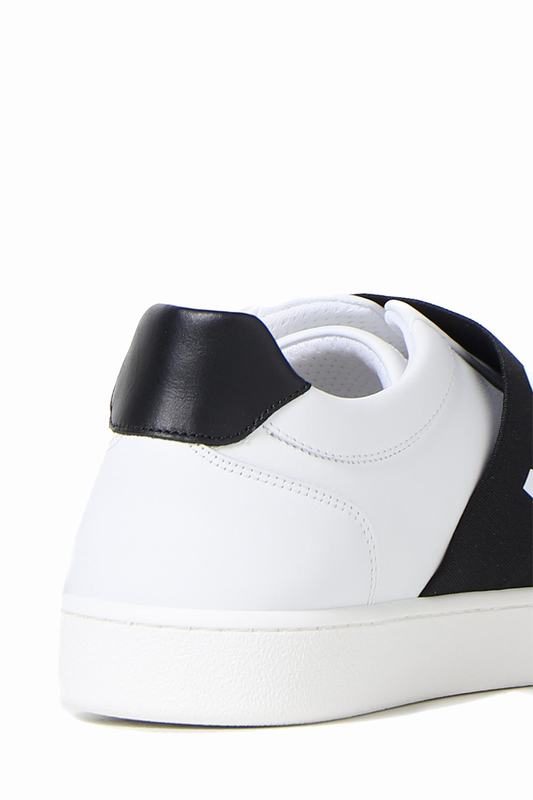 Moschino Sneakers Codice prodotto: MB15032G1F Moda