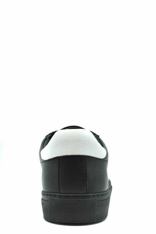 Moschino Sneakers Codice prodotto: MB15042G0DGA100A Smaltimento dello stoccaggio