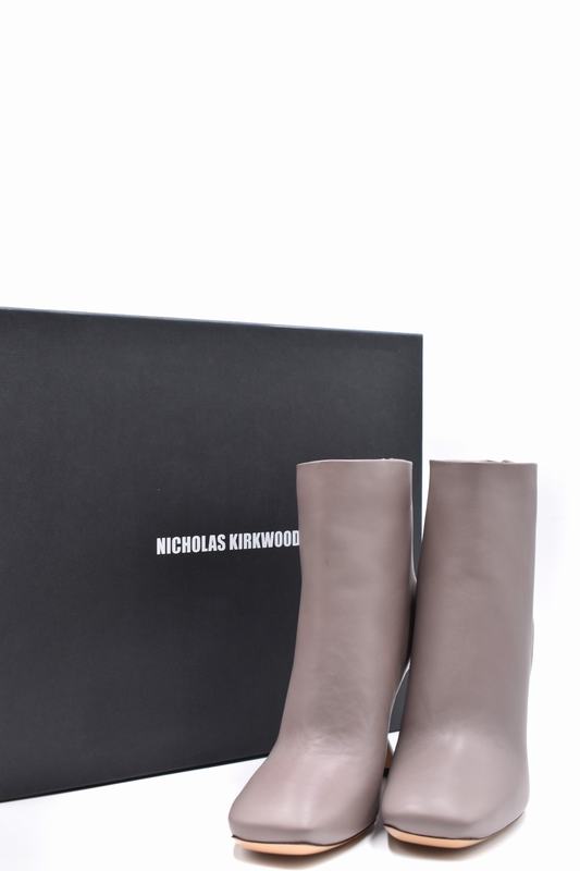 Nicholas Kirkwood Stivali Codice prodotto: 909B15NLS1-TAU Shopping Online