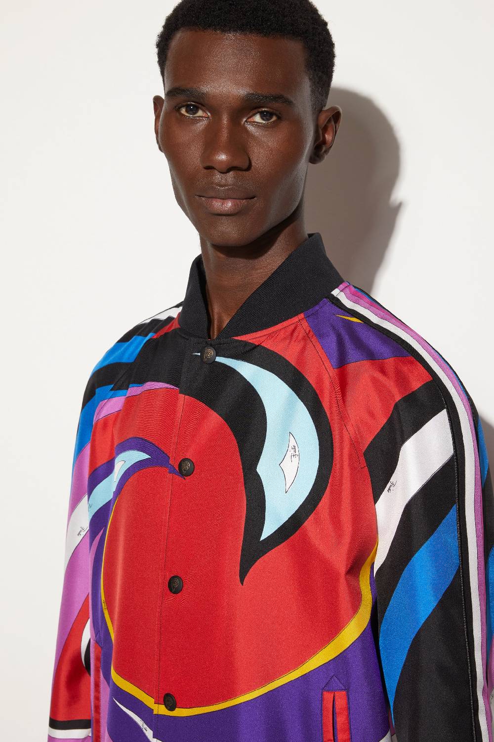 Pucci Bomber in seta con stampa Cigni Offerta esclusiva
