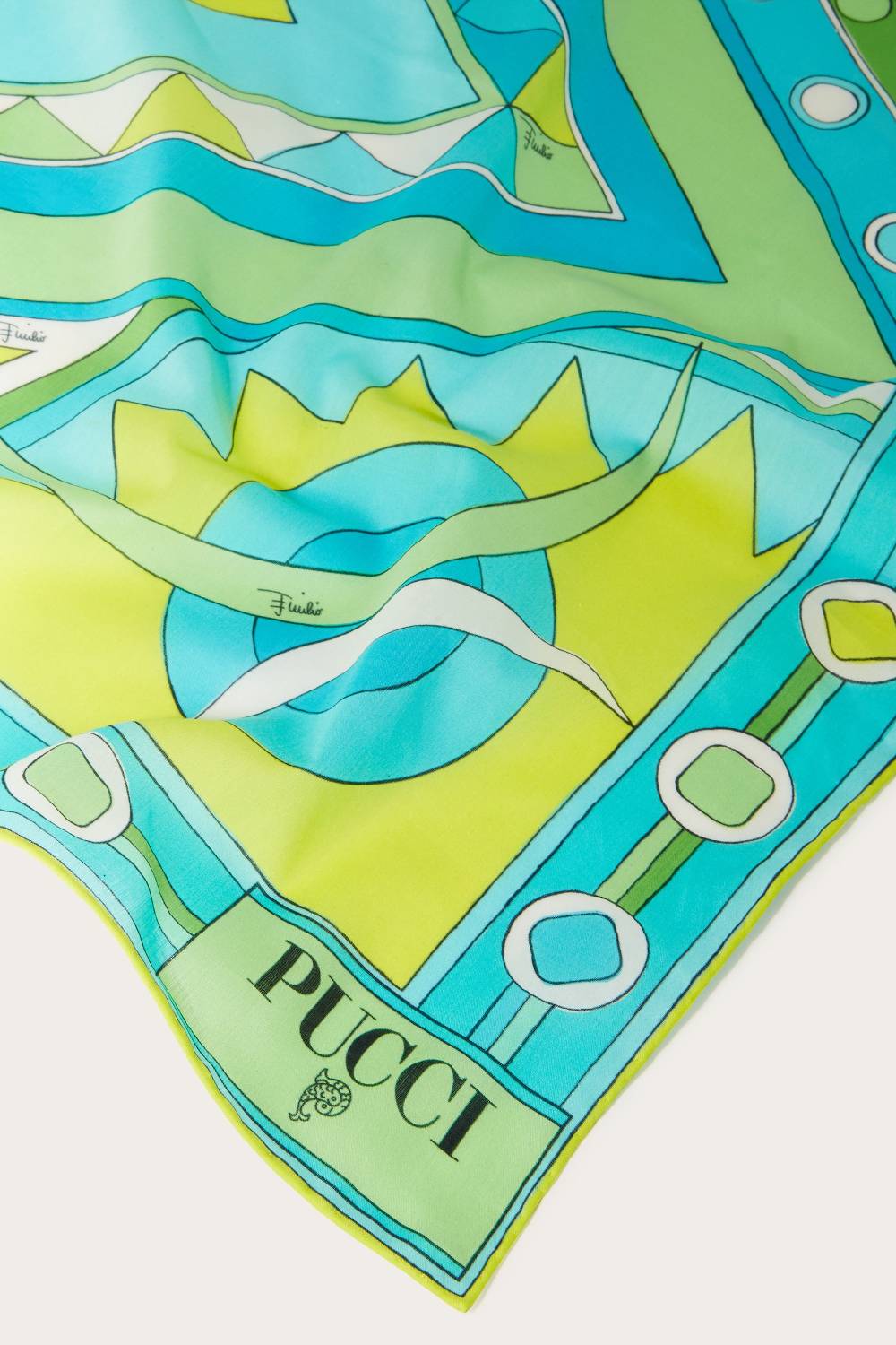 Pucci Carré piccolo con stampa Vivara Offerta San Valentino