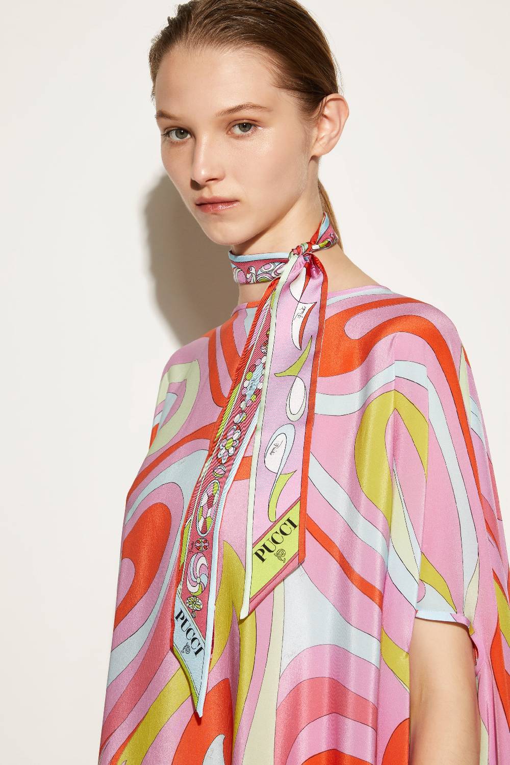 Pucci Foulard in seta con stampa Pesci Novità