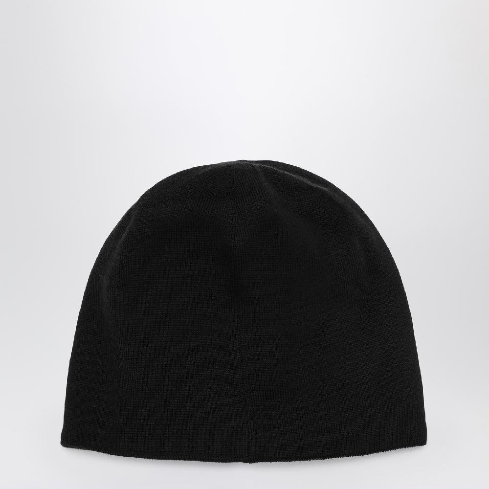 Canada Goose Cappello nero con patch Novità