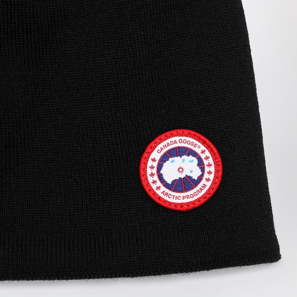 Canada Goose Cappello nero con patch Novità