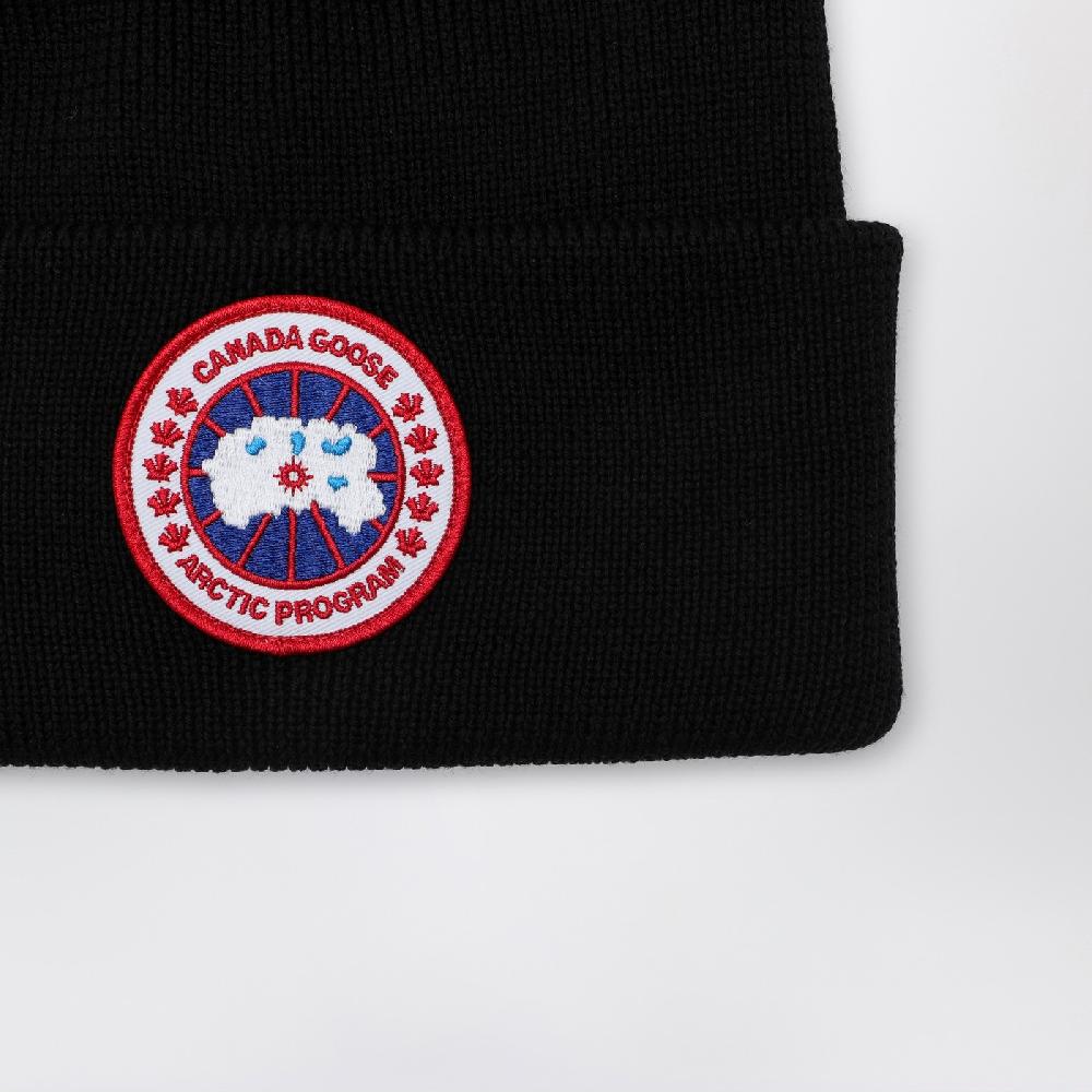 Canada Goose Cuffia nera con patch logo Economico