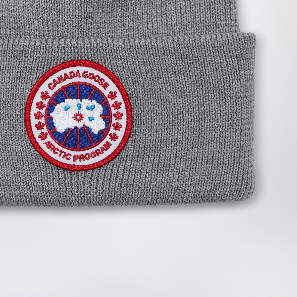 Canada Goose Cuffia grigia con patch logo Online